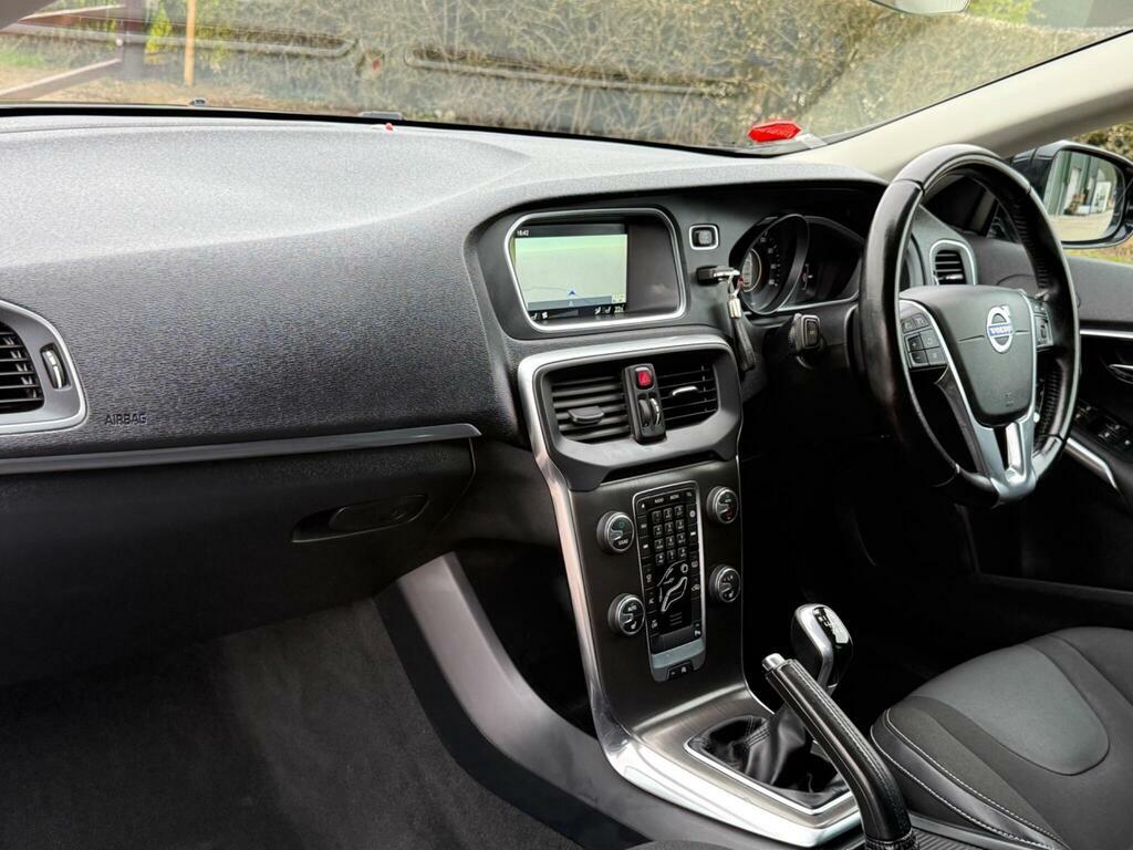 Volvo V40 Hatchback Black #41
