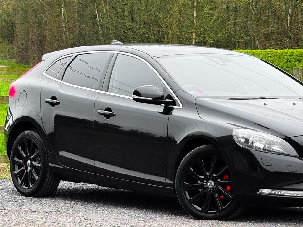 Volvo V40 Hatchback Black #25