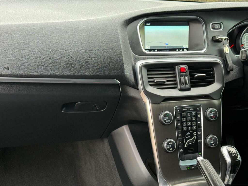 Volvo V40 Hatchback Black #51