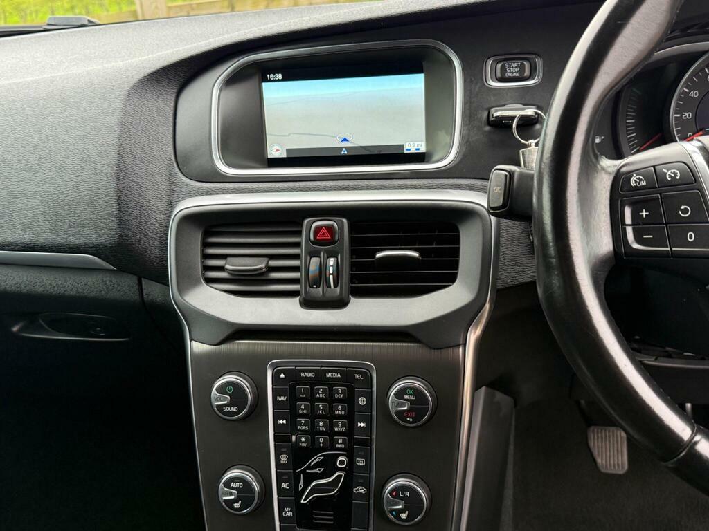Volvo V40 Hatchback Black #34