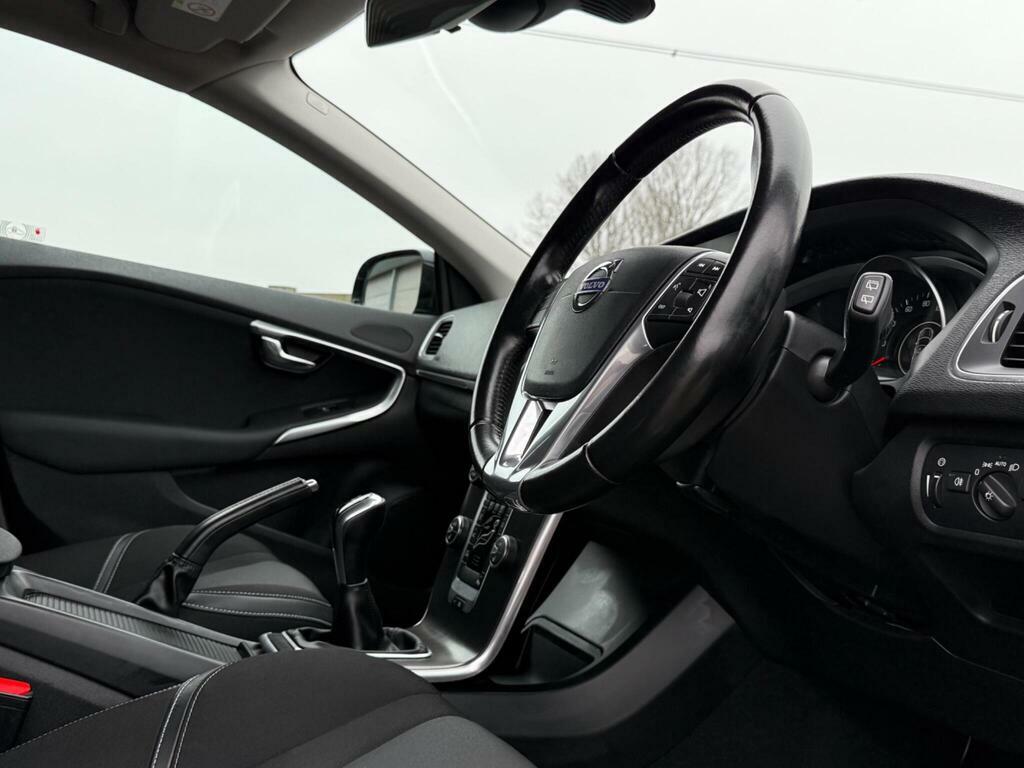 Volvo V40 Hatchback Black #32