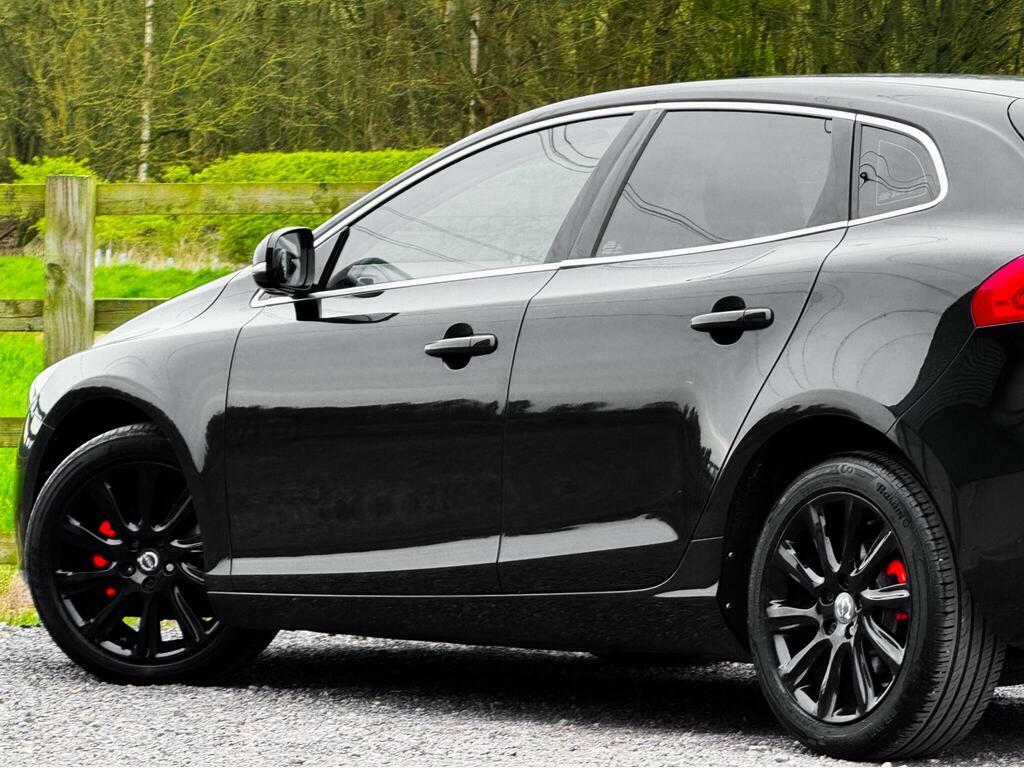 Volvo V40 Hatchback Black #18