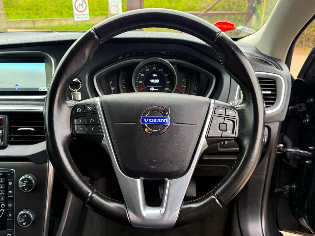 Volvo V40 Hatchback Black #38