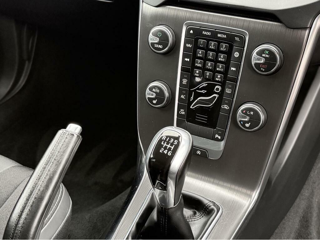 Volvo V40 Hatchback Black #36