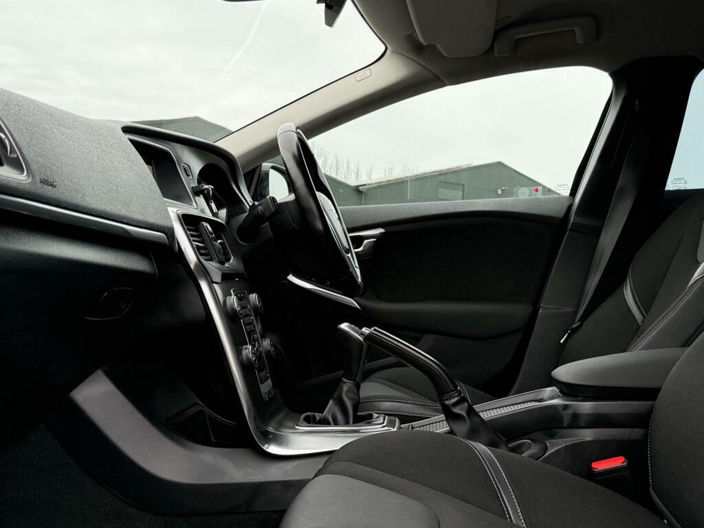 Volvo V40 Hatchback Black #42