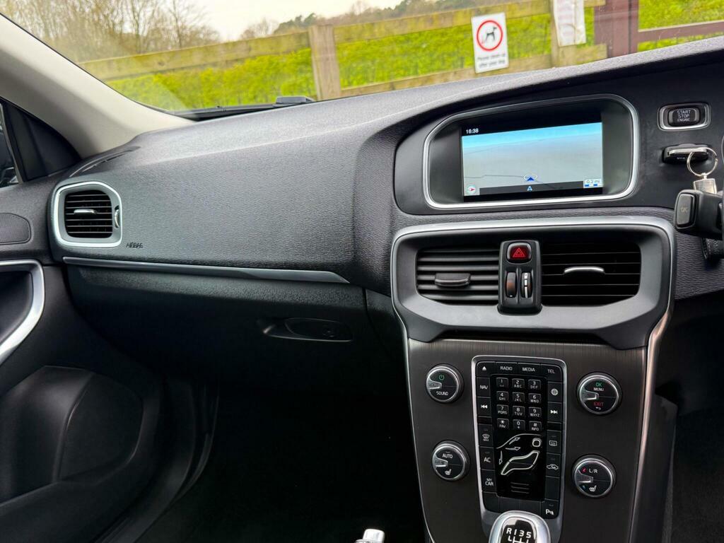 Volvo V40 Hatchback Black #33