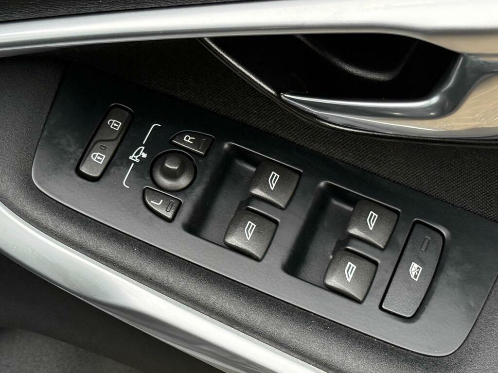 Volvo V40 Hatchback Black #49