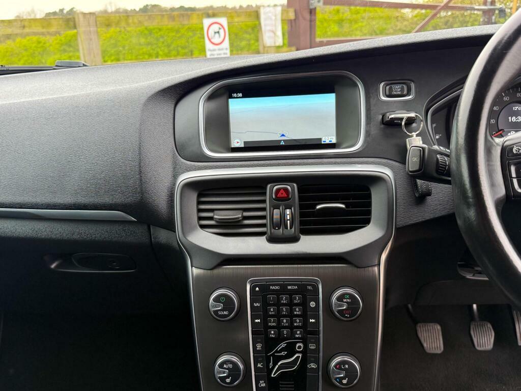 Volvo V40 Hatchback Black #44