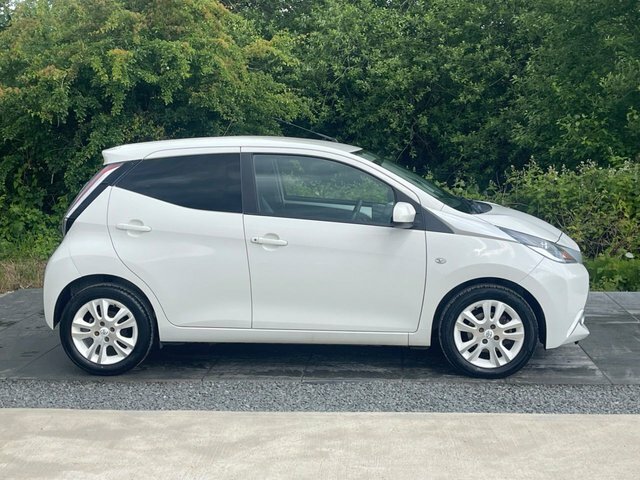 Toyota Aygo 1.0 Vvt-i X-pure Hatchback Euro FN66BUH White #3
