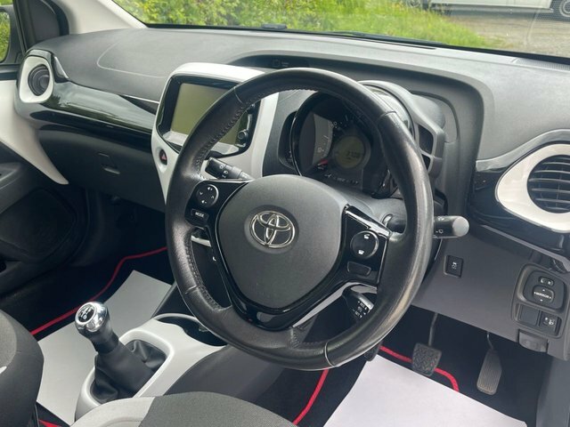 Toyota Aygo 1.0 Vvt-i X-pure Hatchback Euro FN66BUH White #4