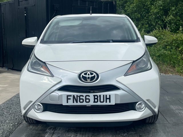 Toyota Aygo 1.0 Vvt-i X-pure Hatchback Euro FN66BUH White #2