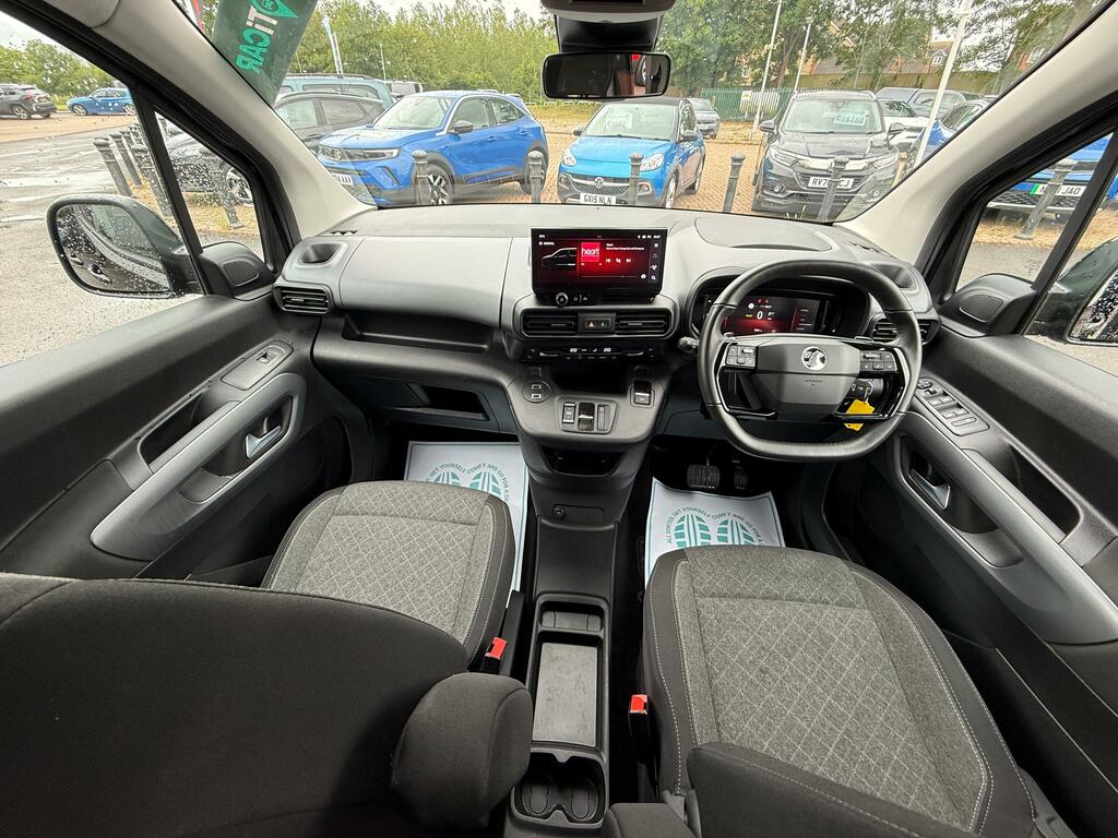 Vauxhall Combo-e Life 52Kwh Ultimate Mpv 7.4Kw Charge Black #2