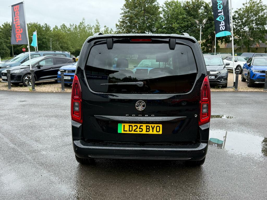 Vauxhall Combo-e Life Mpv Green #12