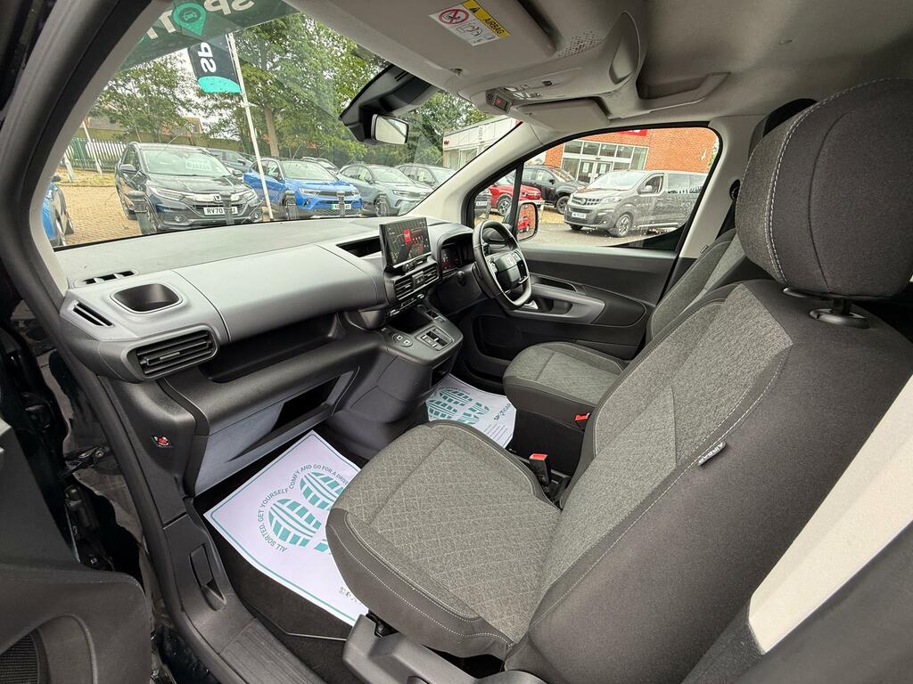 Vauxhall Combo-e Life Mpv Green #8