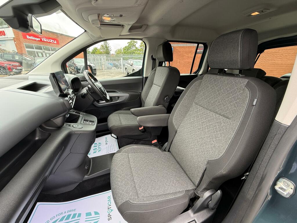 Vauxhall Combo-e Life Design XL Blue #9