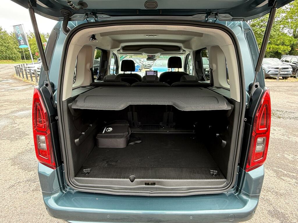 Vauxhall Combo-e Life Design XL Blue #15