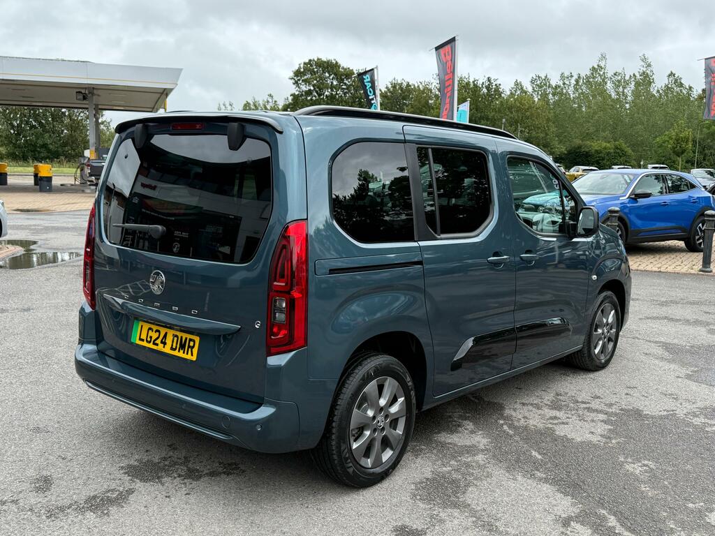Vauxhall Combo-e Life Design XL Blue #16