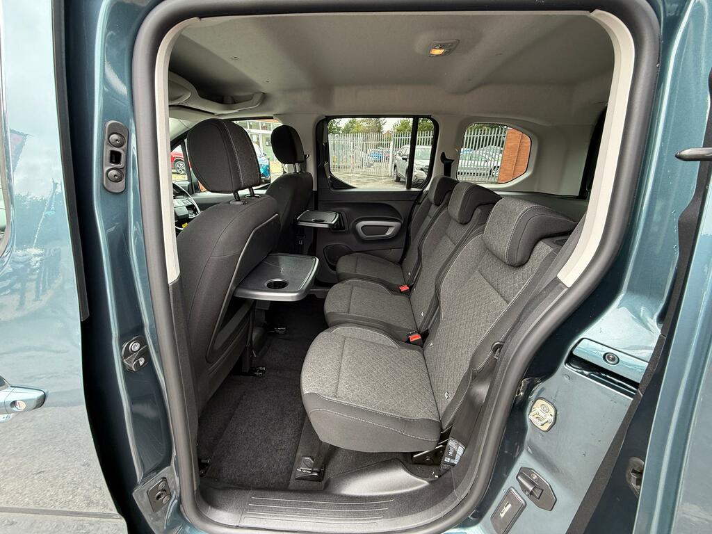 Vauxhall Combo-e Life Design XL Blue #10
