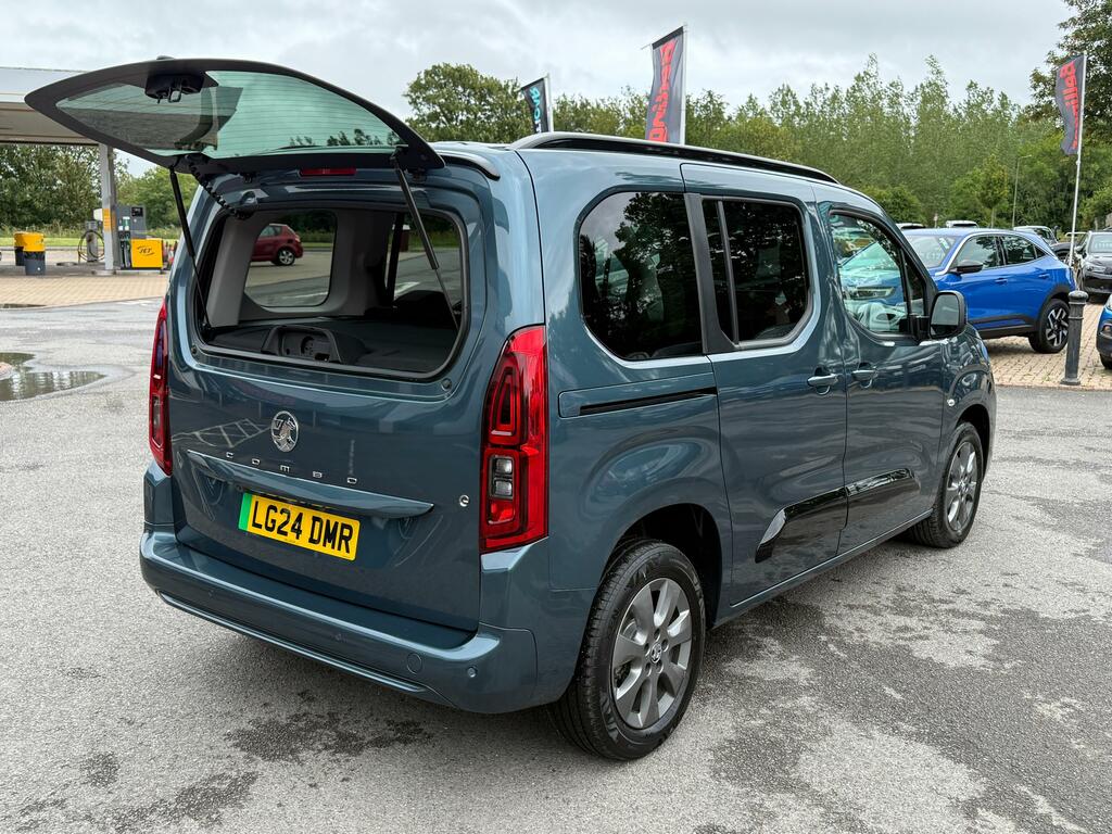 Vauxhall Combo-e Life Design XL Blue #14
