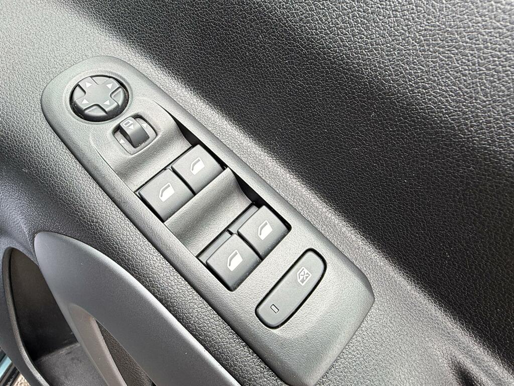 Vauxhall Combo-e Life Design XL Blue #27