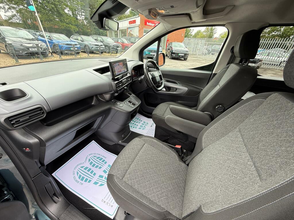 Vauxhall Combo-e Life Design XL Blue #8