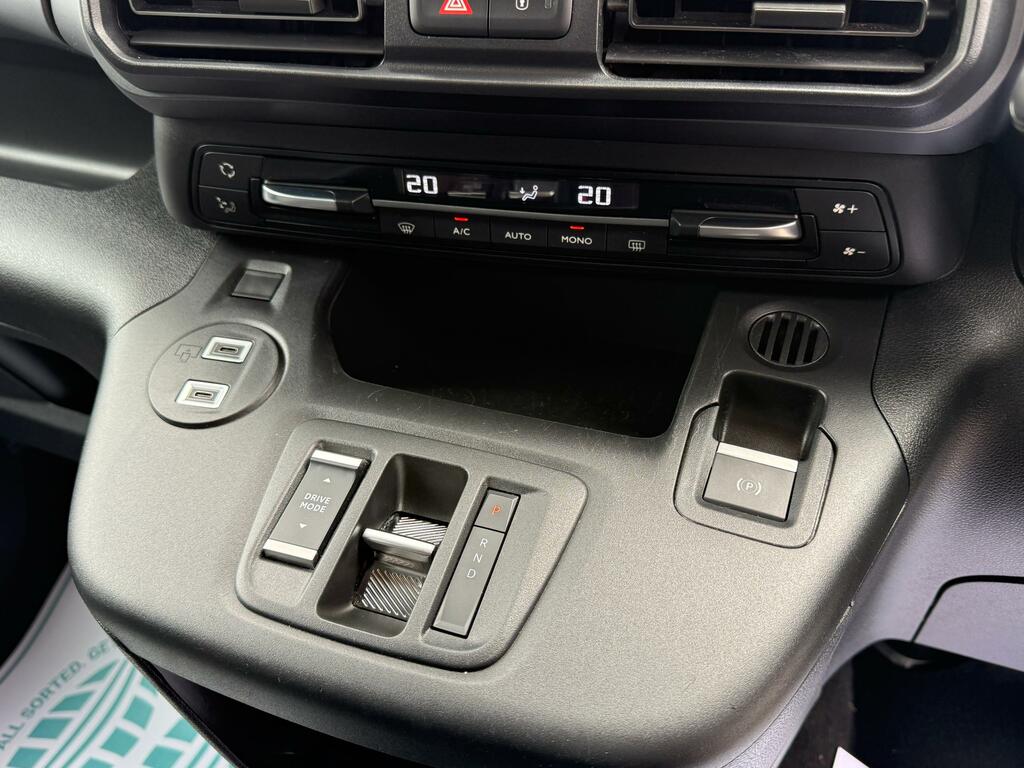 Vauxhall Combo-e Life Design XL Blue #24