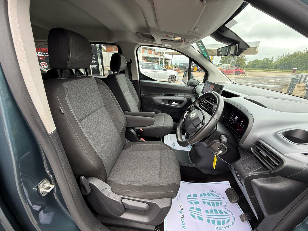 Vauxhall Combo-e Life Design XL Blue #21