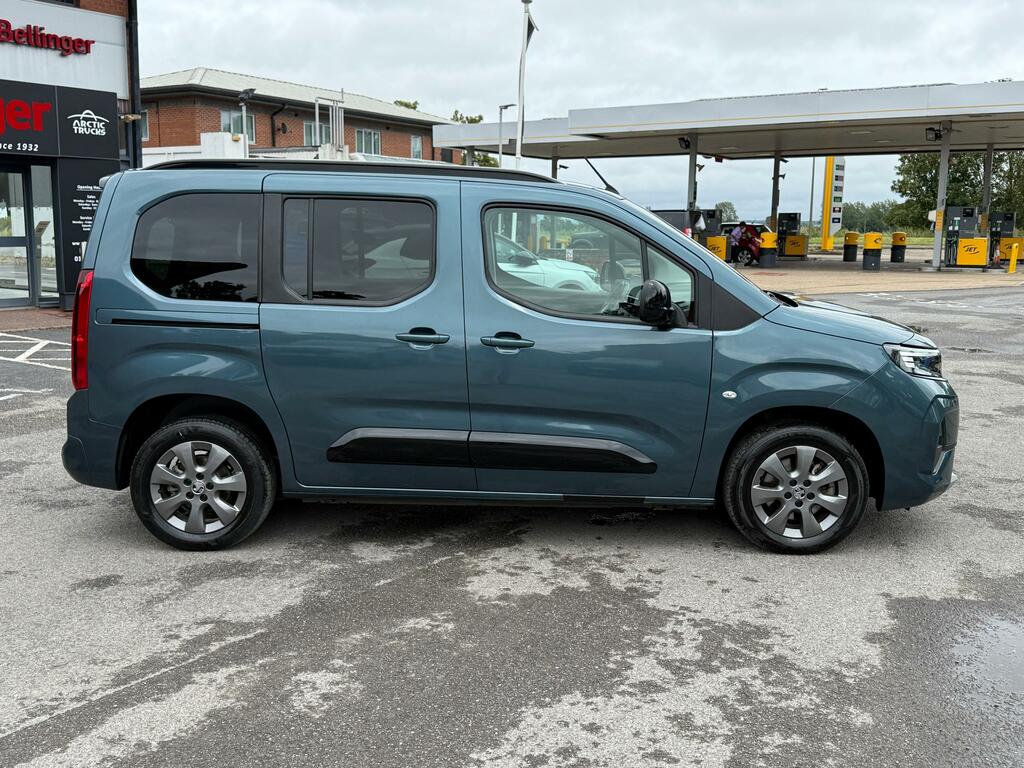 Vauxhall Combo-e Life Design XL Blue #18