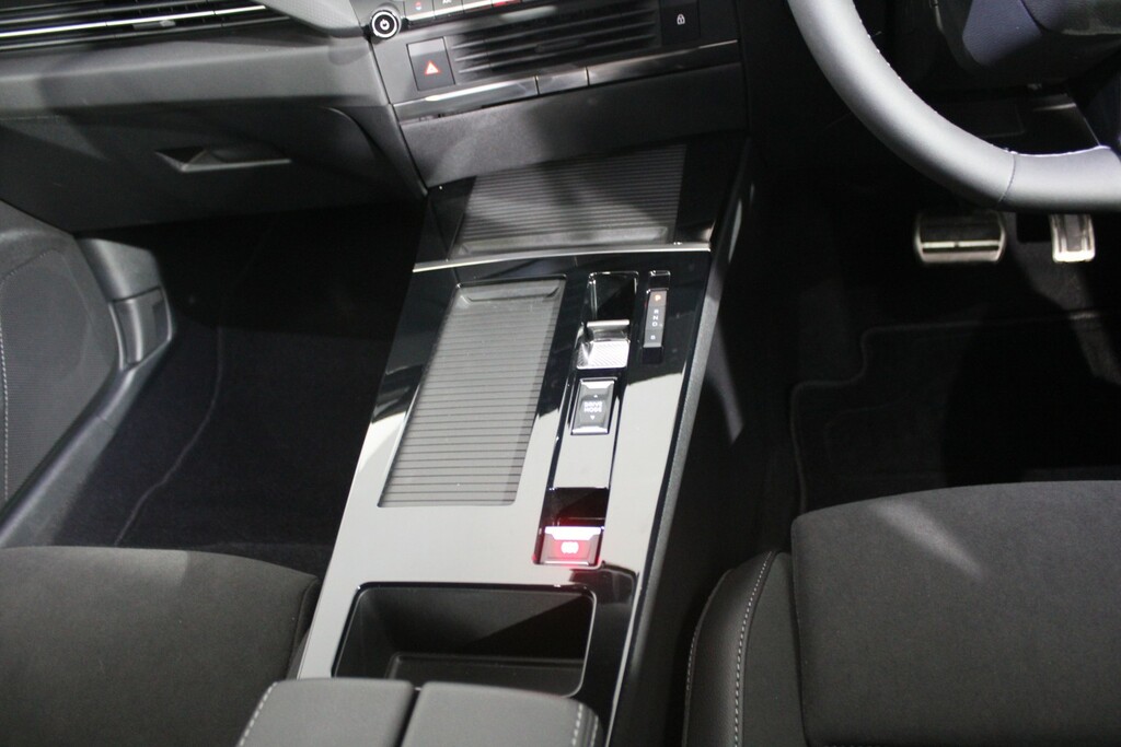 Vauxhall Astra 1.2 Turbo 130 Griffin Red #16
