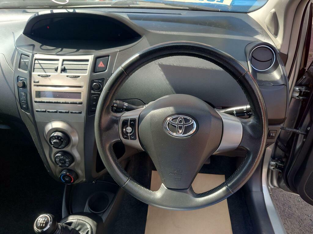 Toyota Yaris 1.33 Dual Vvt-i Tr Euro 4 S S DE09XEV Silver #4