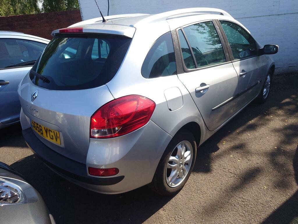 Renault Clio 1.2 16V Dynamique Sport Tourer Silver #2