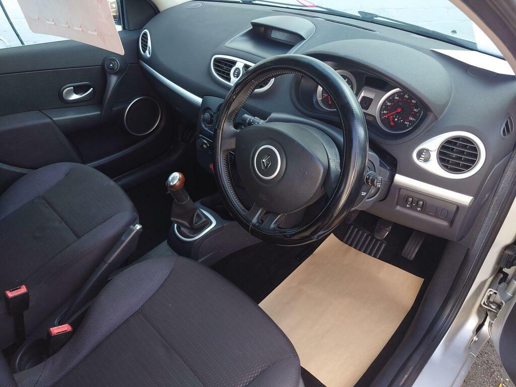Renault Clio 1.2 16V Dynamique Sport Tourer Silver #4