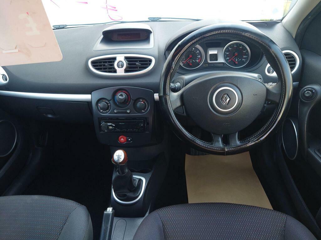 Renault Clio 1.2 16V Dynamique Sport Tourer Silver #3