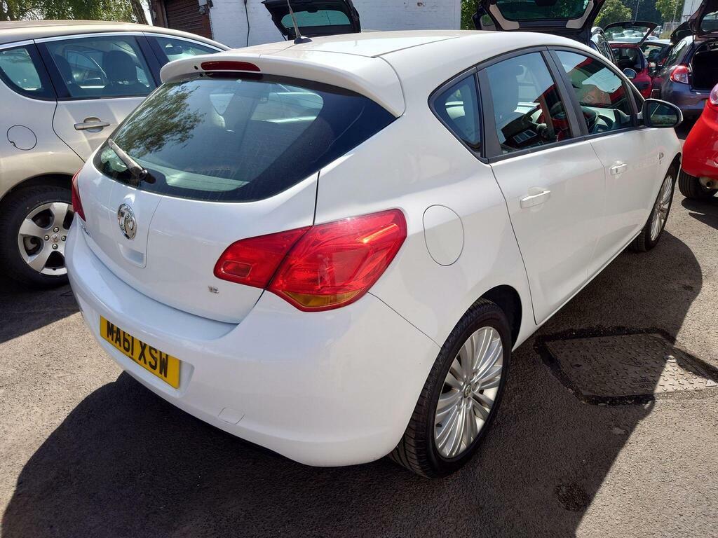 Vauxhall Astra 1.6 16V Exclusiv Euro 5 Black #3