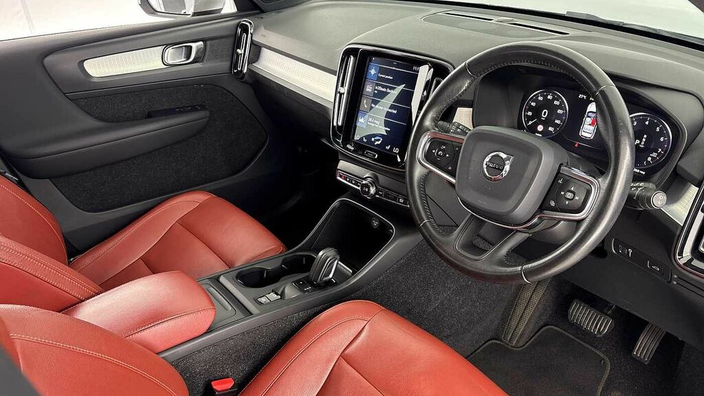 Volvo XC40 T4 Awd Momentum YM19DMO Silver #4
