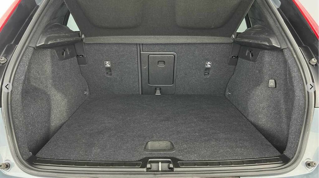 Volvo XC40 R-design, T3 Climate Pack, Heated Seats YL22OTB Grey #5