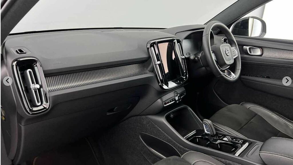 Volvo XC40 R-design, T3 Climate Pack, Heated Seats YL22OTB Grey #6