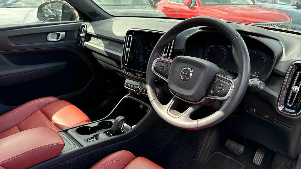 Volvo XC40 T4 Awd Momentum Pro Sunroof, 360 Camera KM20JZU Black #4