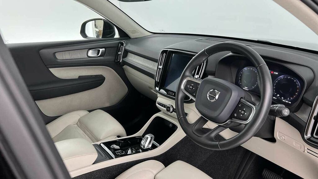 Volvo XC40 T3 Inscription Pro Blond Leather Seats, KT69NHL Black #4