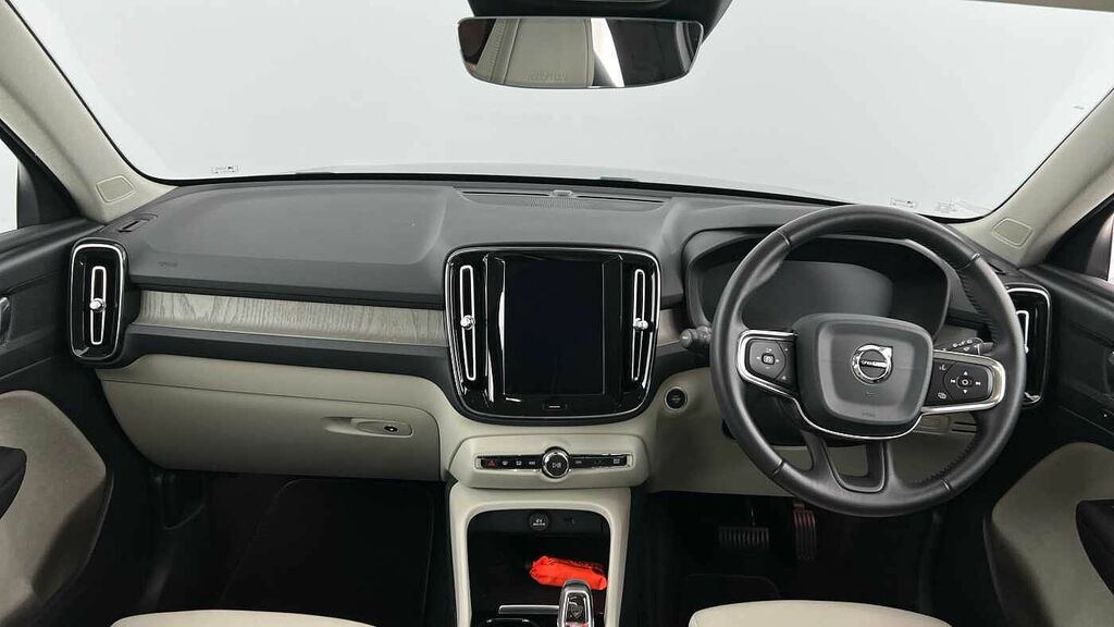 Volvo XC40 T3 Inscription Pro Blond Leather Seats, KT69NHL Black #5