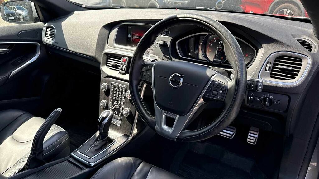 Volvo V40 T3 R-design Pro Low Mileage, Rear Camer Grey #4