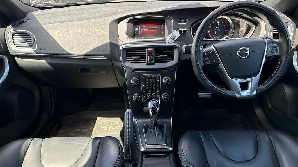 Volvo V40 T3 R-design Pro Low Mileage, Rear Camer Grey #5