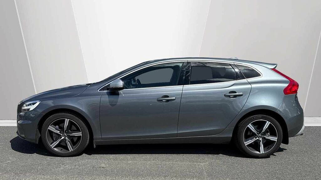 Volvo V40 T3 R-design Pro Low Mileage, Rear Camer Grey #3