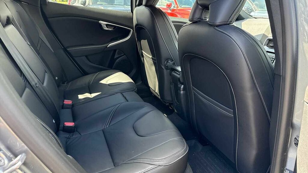Volvo V40 T3 R-design Pro Low Mileage, Rear Camer Grey #6