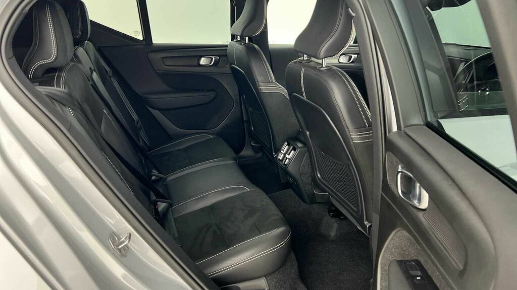 Volvo XC40 R-design Pro, T3 Climate Pack, Heated S KW21ZTP Silver #6