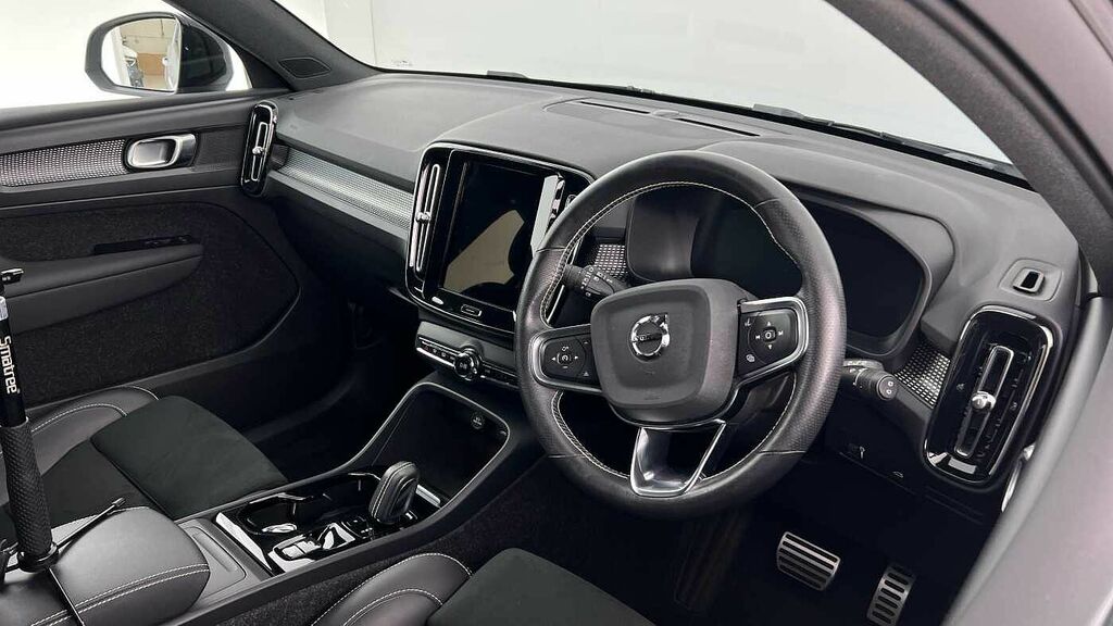Volvo XC40 R-design Pro, T3 Climate Pack, Heated S KW21ZTP Silver #4