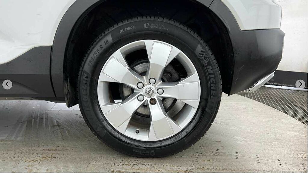 Volvo XC40 Momentum, T3 Sensus Nav, Cruise Control NA22UHX White #4