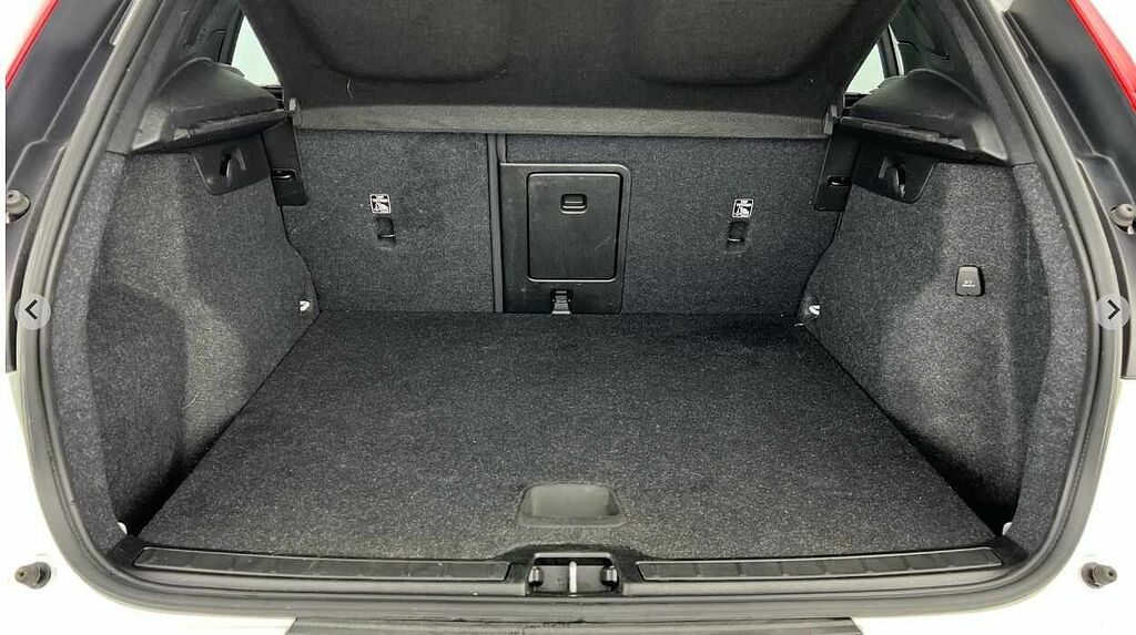 Volvo XC40 Momentum, T3 Sensus Nav, Cruise Control NA22UHX White #5