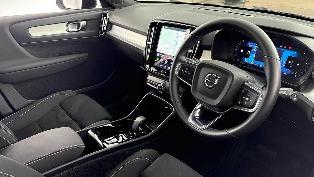 Volvo XC40 Plus, B3 Mild Hybrid, Dark  #4