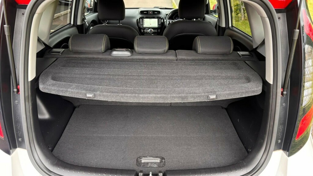 Kia Soul Hatchback Red #8